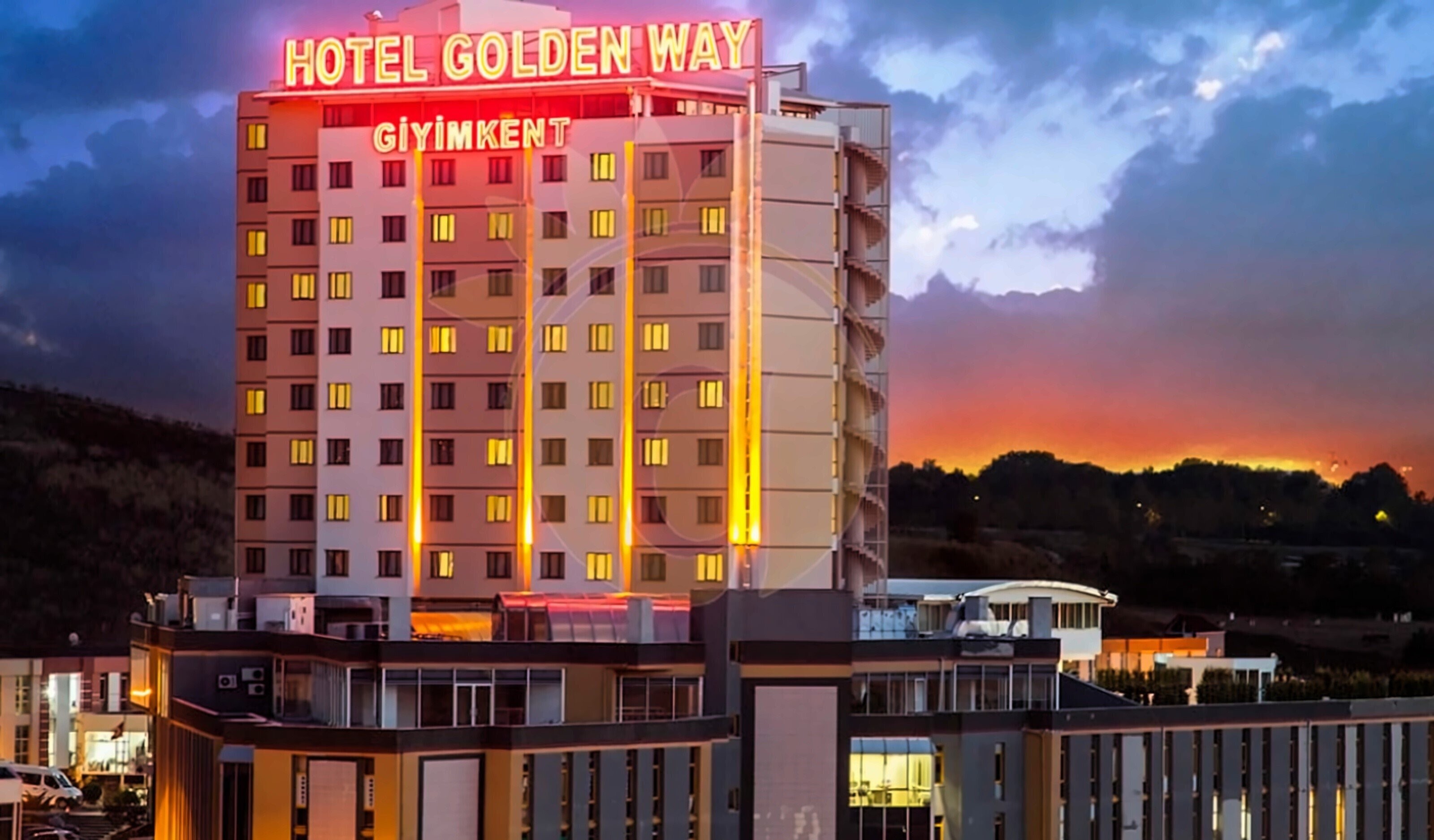 Отель Golden Way Hotel 4*