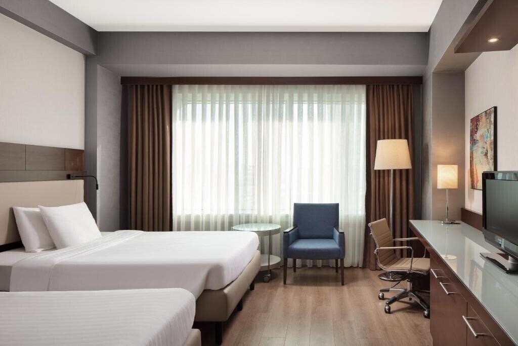 Картинка Courtyard Marriott Airport 4*