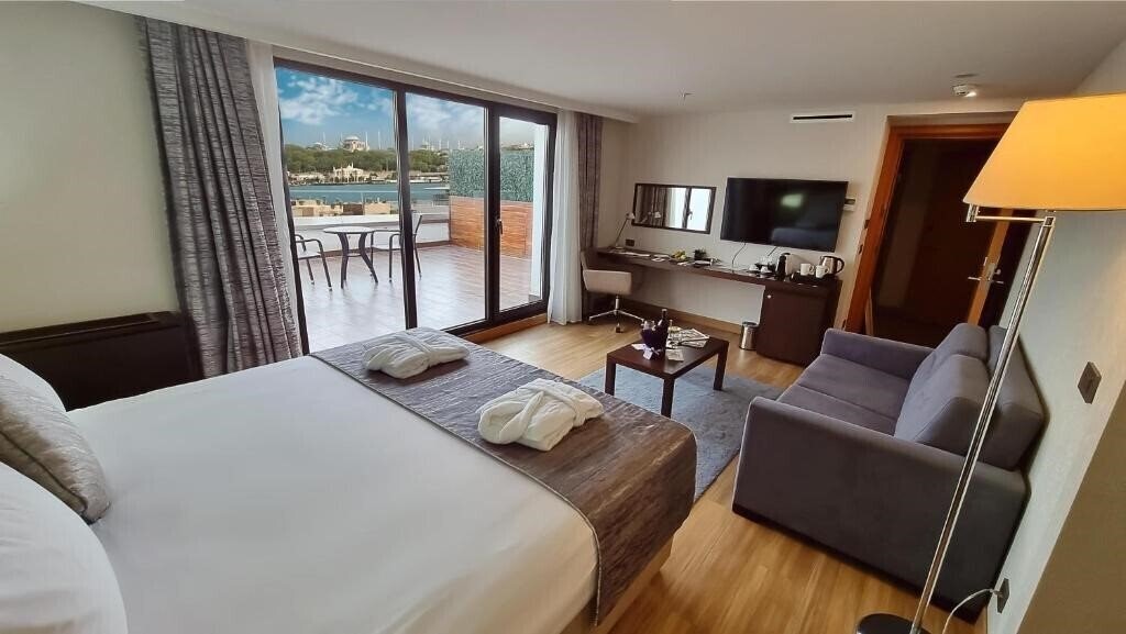 Отель Port Bosphorus Hotel 4*