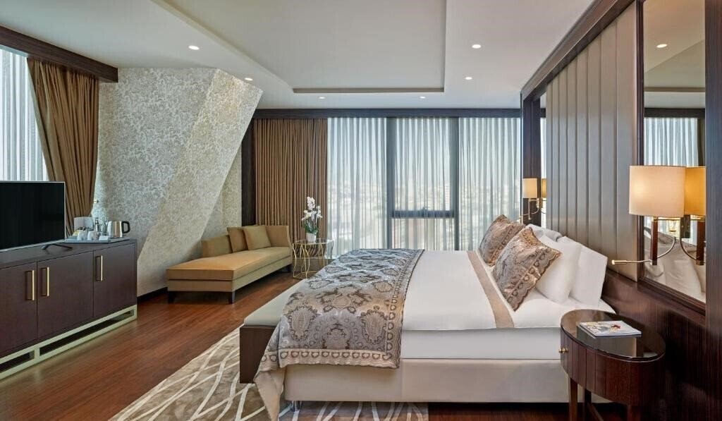 Готель Elite World Grand Istanbul Basın Ekspres Hotel 5*