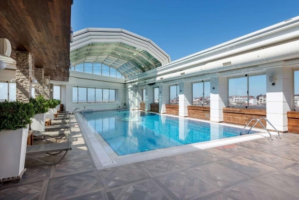 Фотографія Ramada Plaza Istanbul City Center Hotel 5*