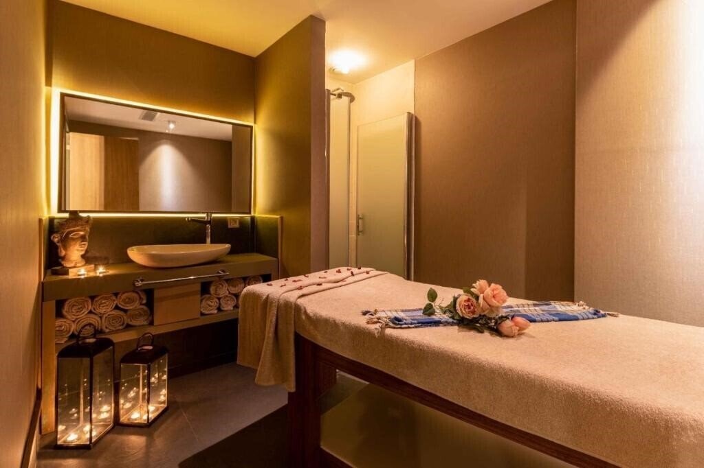 Фотографія Hotel Genova 4*