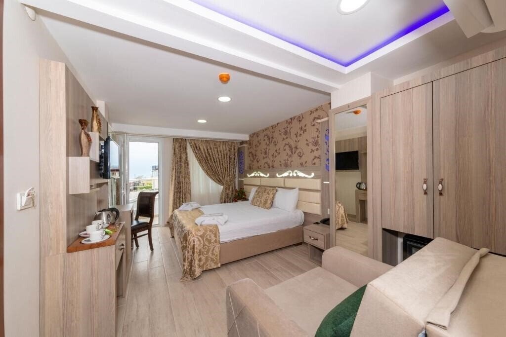 Готель Raimond Hotel 3*