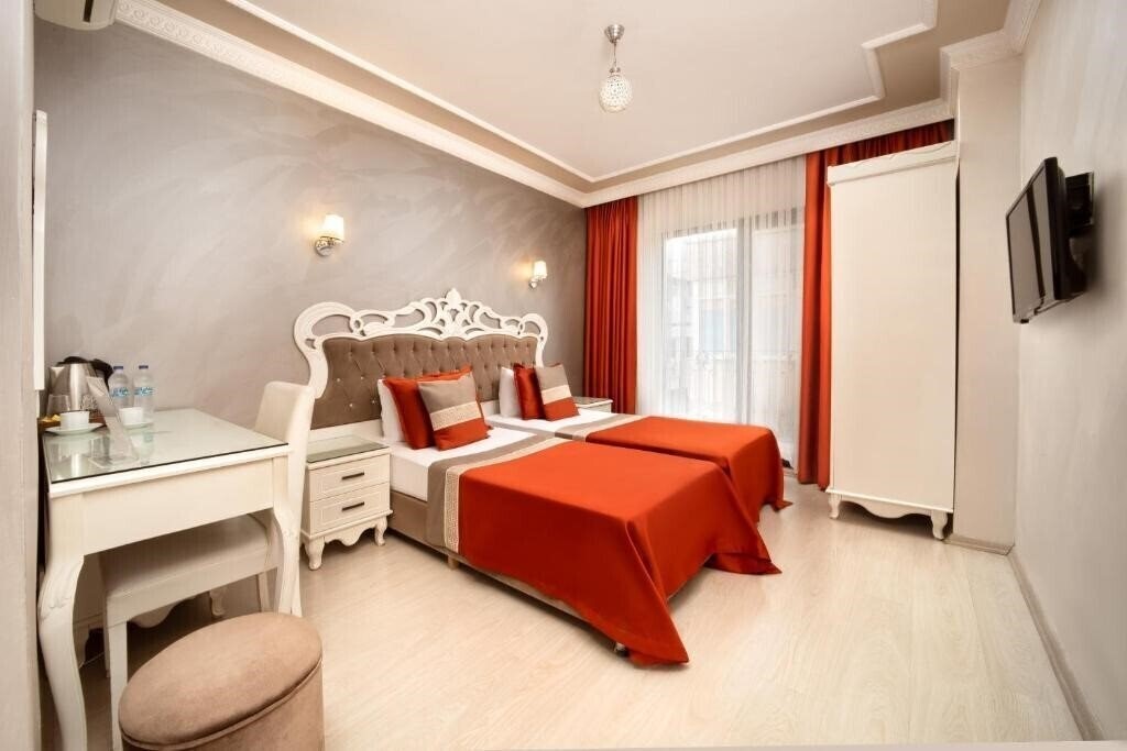 Отель Deluxe Newport Hotel Special Cat. 3*