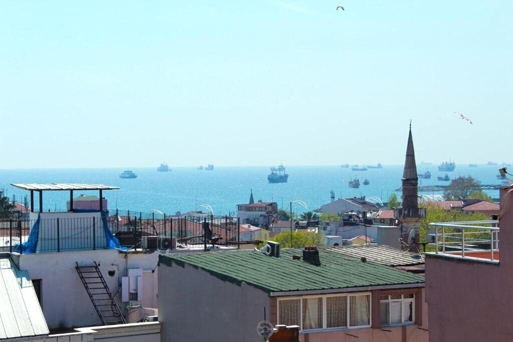 Готель The Lola Hotel 3*