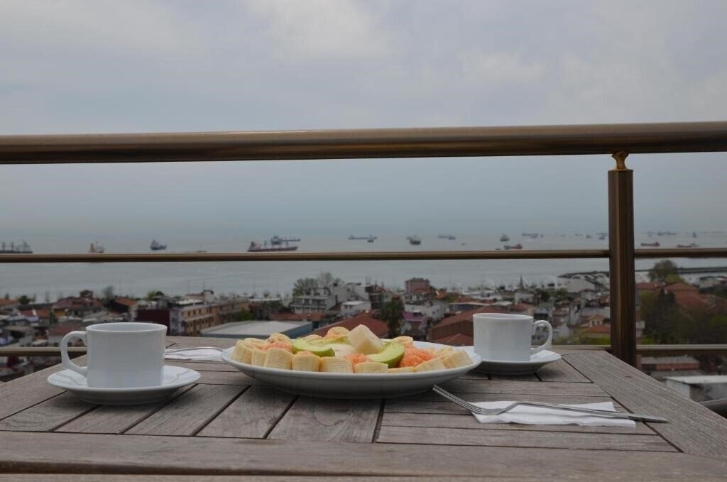 Картинка The Reina Hotel 3*