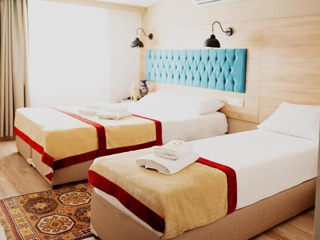 Готель The Laila Hotel 3*