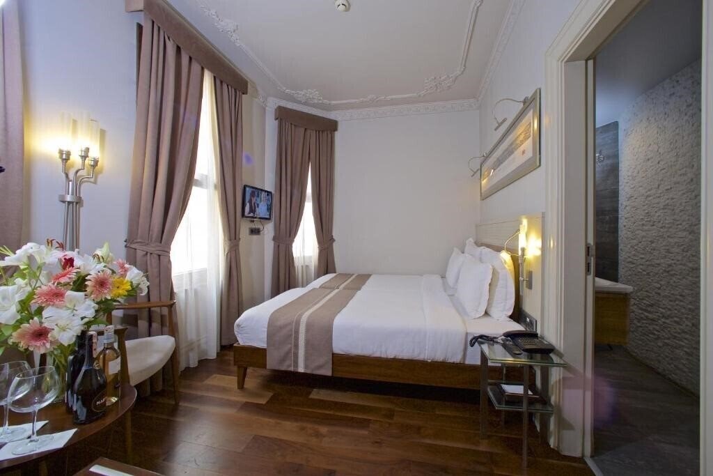 Фото Taxim Lounge Hotel 4*