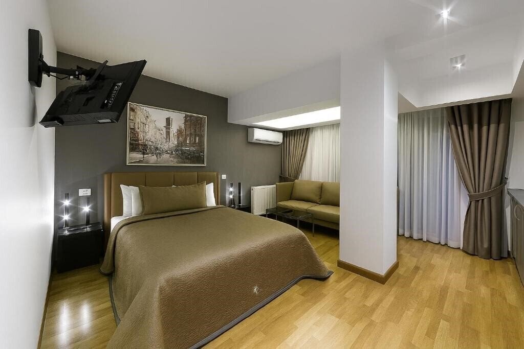 Готель The Place Suites 3*