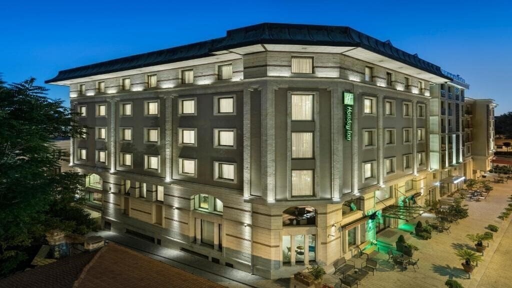 Отель Holiday Inn Old City 4*