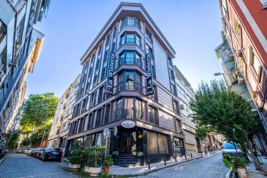 Готель Wisteria Hotel Boutique 3*