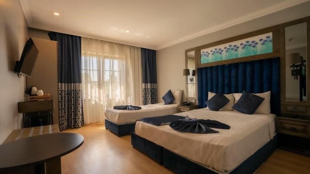 Готель Farina Hotel by Cigno 4*