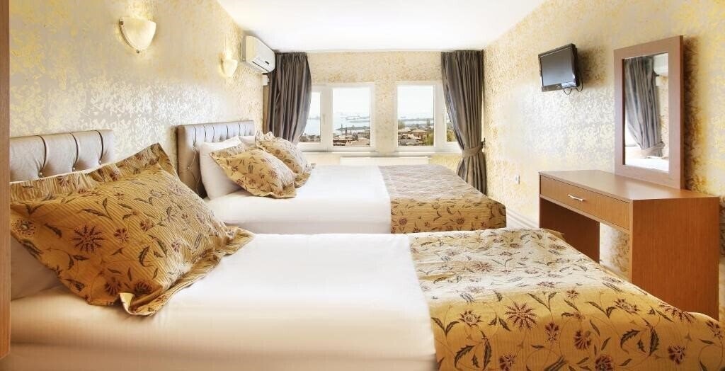 Готель Theodian Hotel 3*