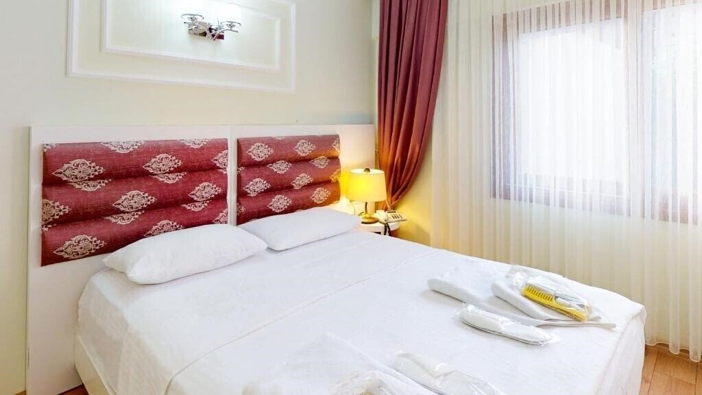 Готель The Wolf Hotel 3*