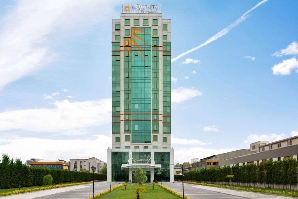 Фотографія La Quinta By Wyndham Istanbul Gunesli 5*