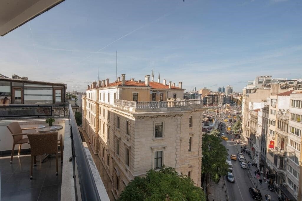 Отель Akka Lush Hotel Taksim 4*