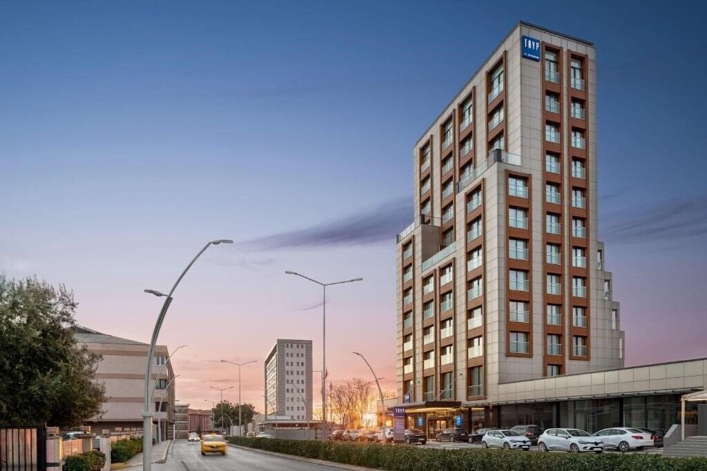 Готель Tryp by Wyndham Istanbul Topkapi 4*