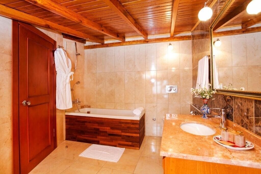 Фотография Erguvan Hotel 4*