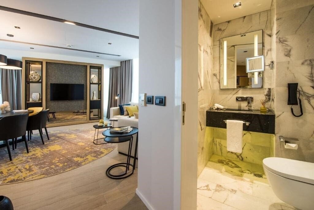 Фото Westside Arjaan By Rotana 4*