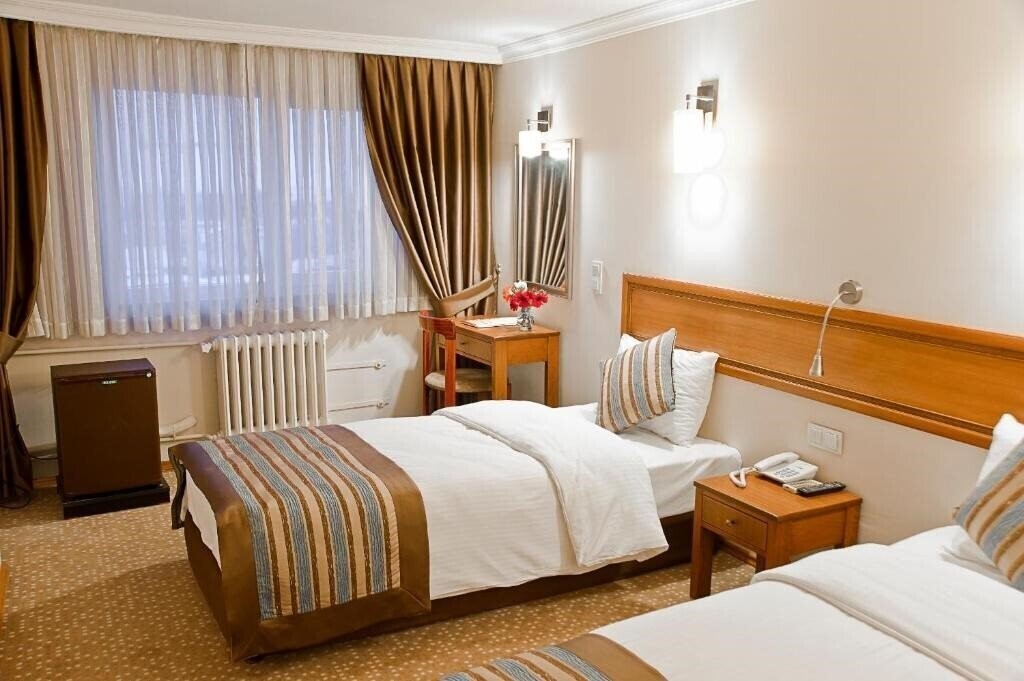 Отель Avlonya 3*