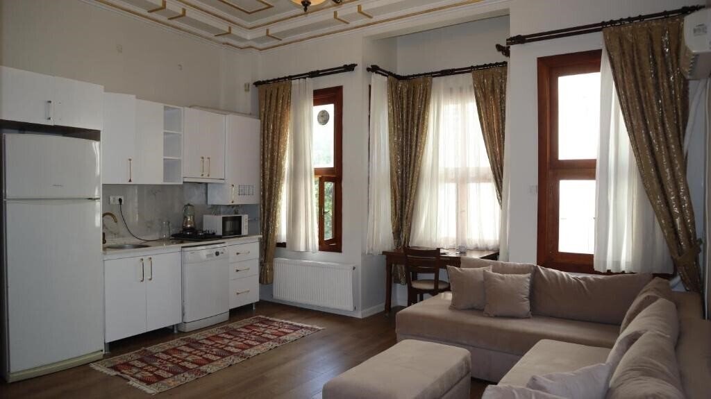 Отель Blue Eye Suites 3*