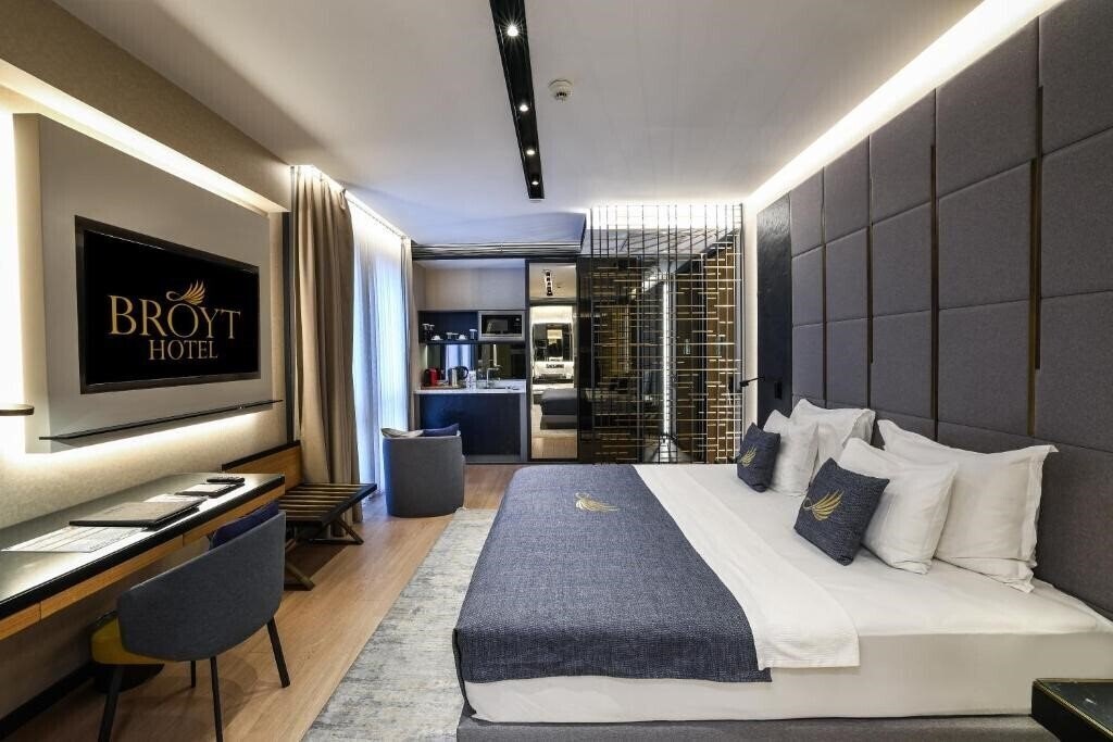 Готель Broyt Suites Hotel 4*