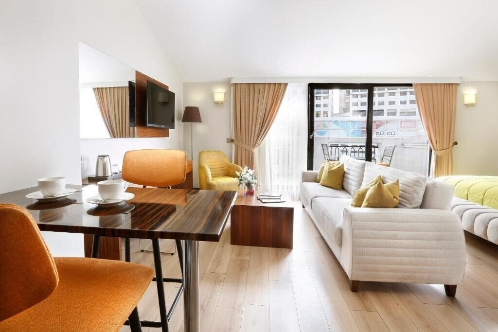 Фотографія The White Orient Hotel 4*