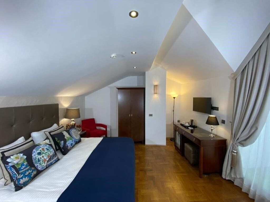 Готель Four Doors Hotel 3*