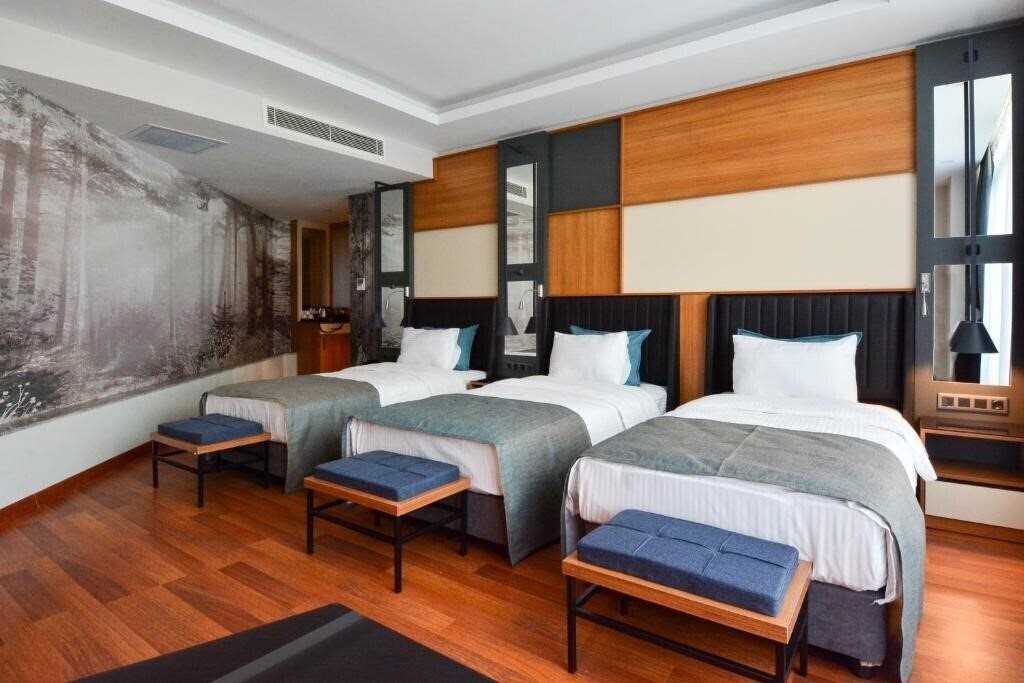 Фото Expoist Hotel 4*