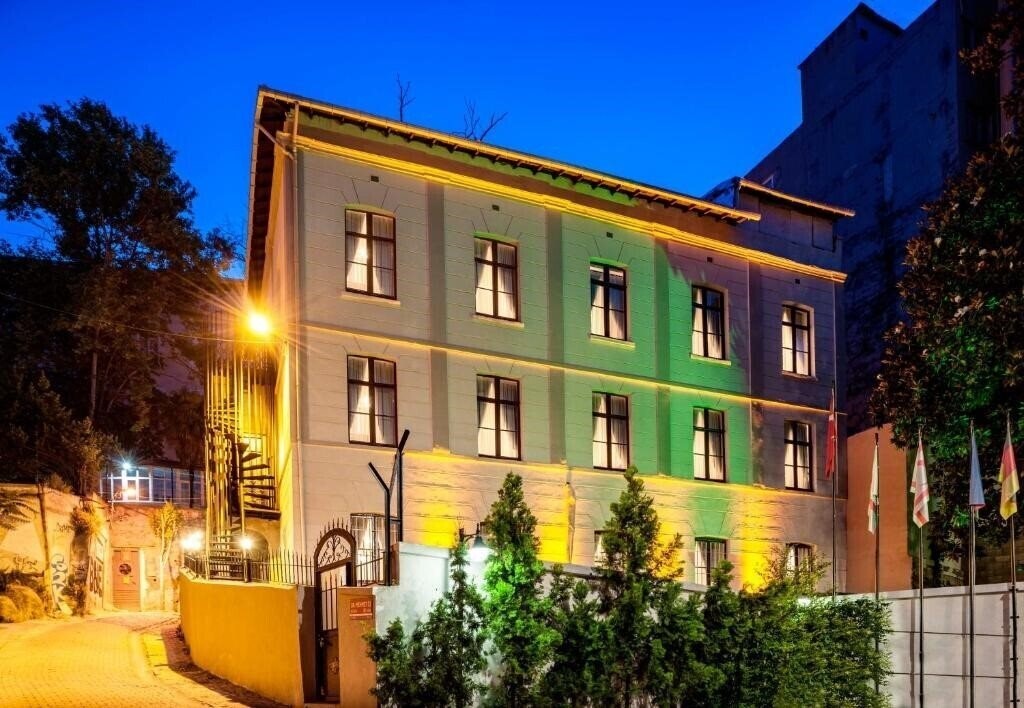 Готель Element Garden Otel 3*