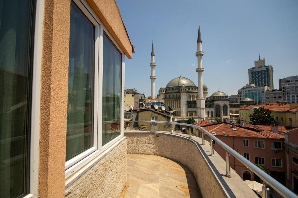 Готель Iq Hotel 3*