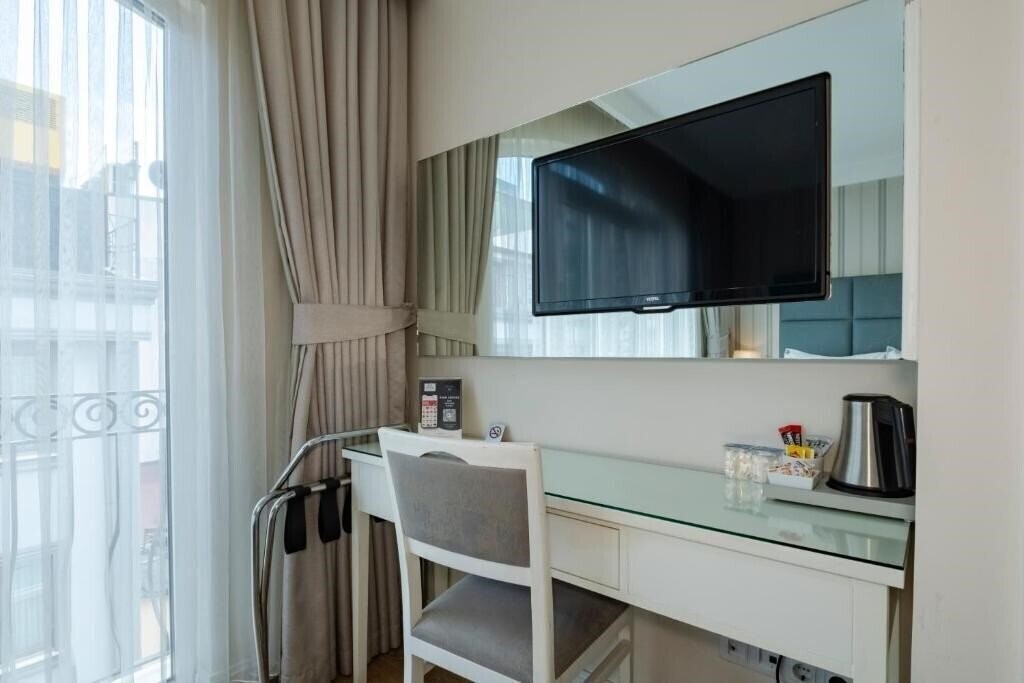Отель Ten Rooms Hotel 4*