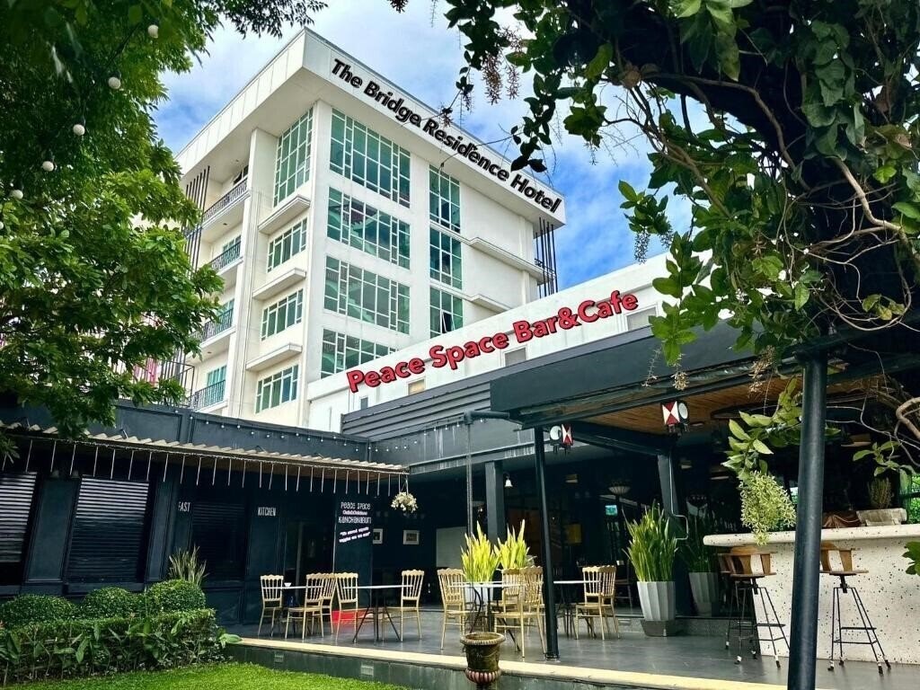 Готель The Bridge Hotel 4*
