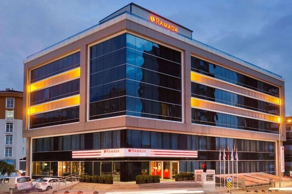 Готель Ramada Encore by Wyndham Istanbul Kartal 5*