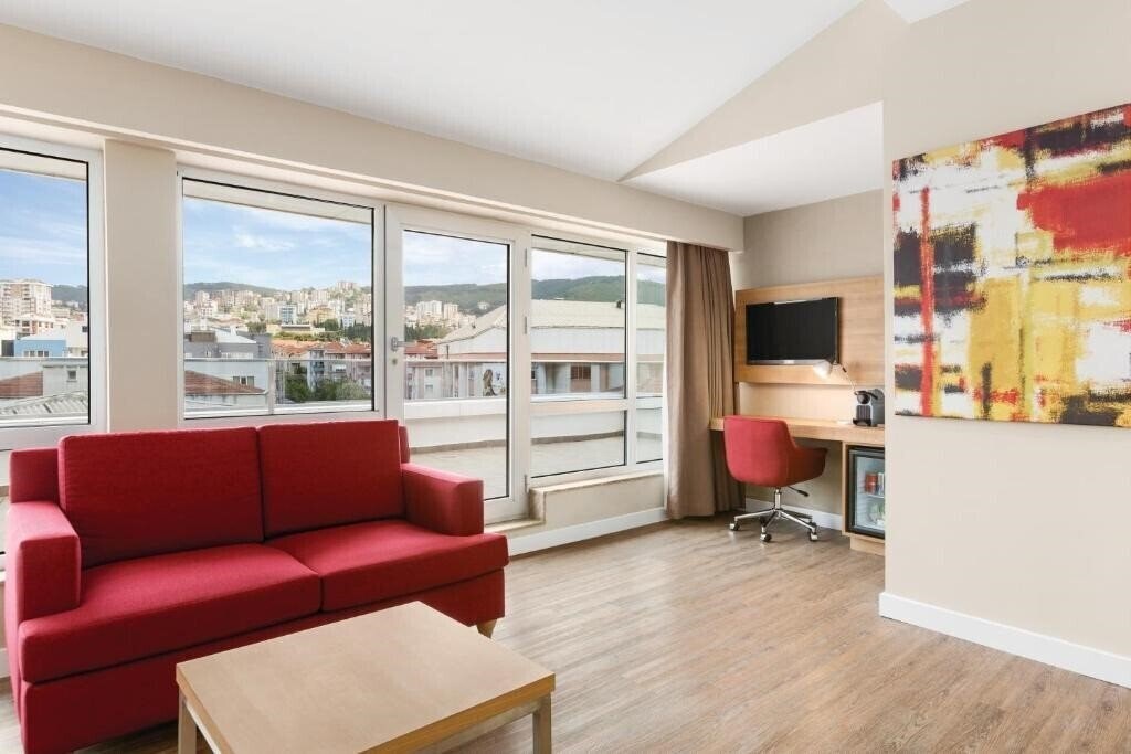 Фотографія Ramada Encore by Wyndham Istanbul Kartal 5*