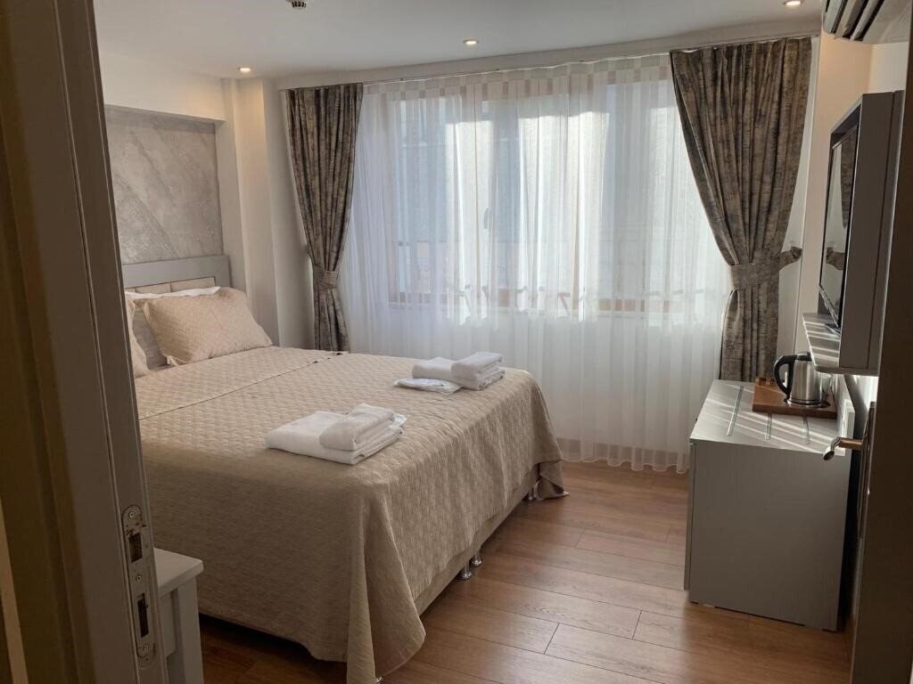 Готель Regency World Suite & Hotel 4*