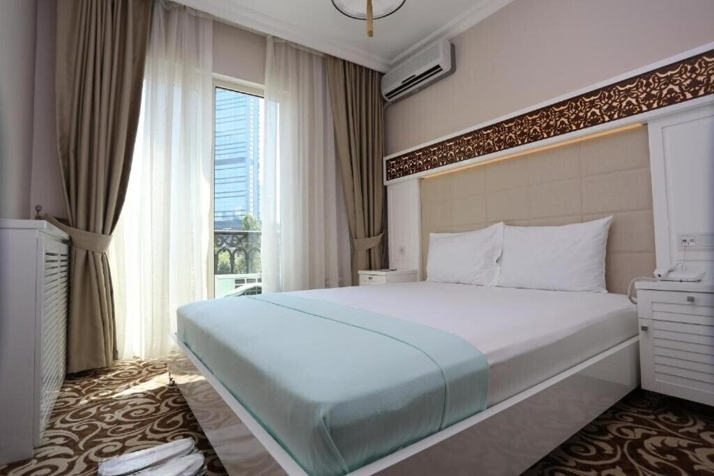 Готель Ksuites Hotel 3*