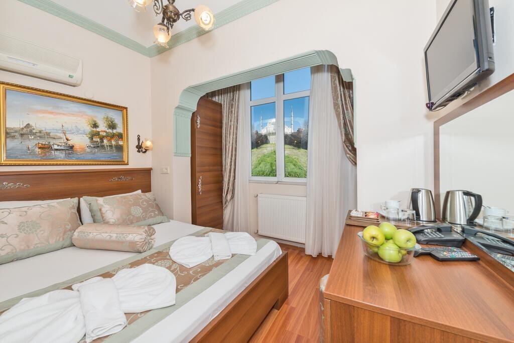 Готель Lamp Hotel 4*