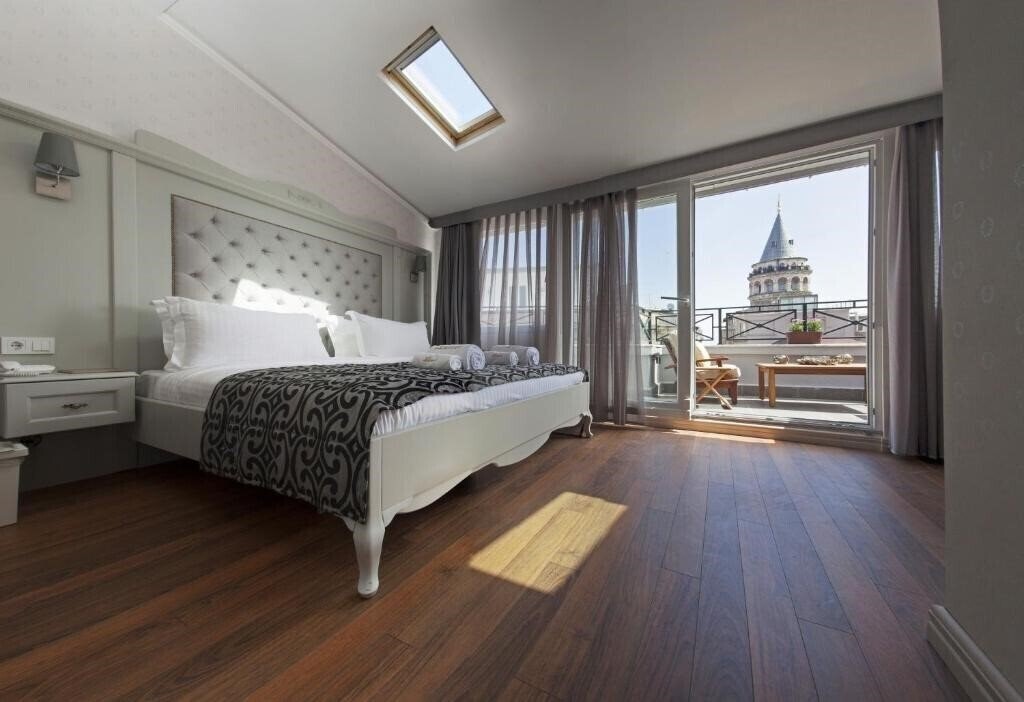 Отель Louis Appartements Galata 4*