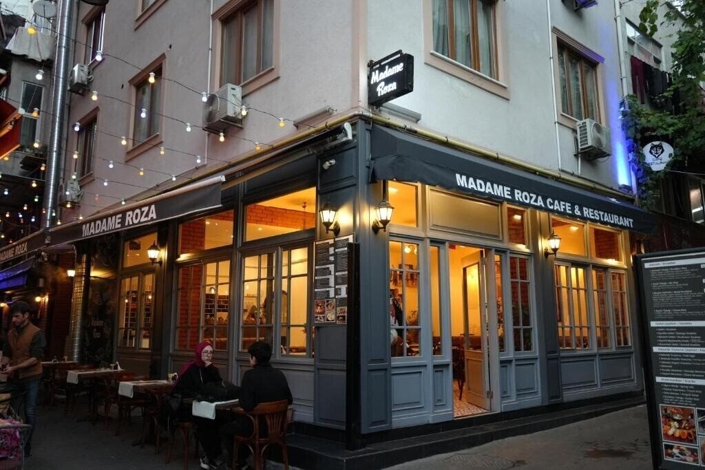 Готель Madame Roza 2*