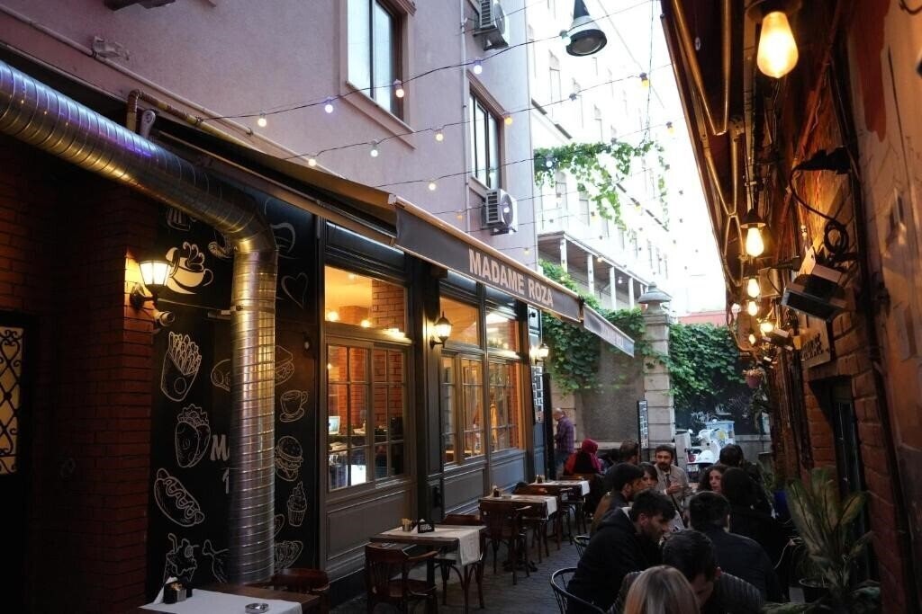Зображення Madame Roza 2*