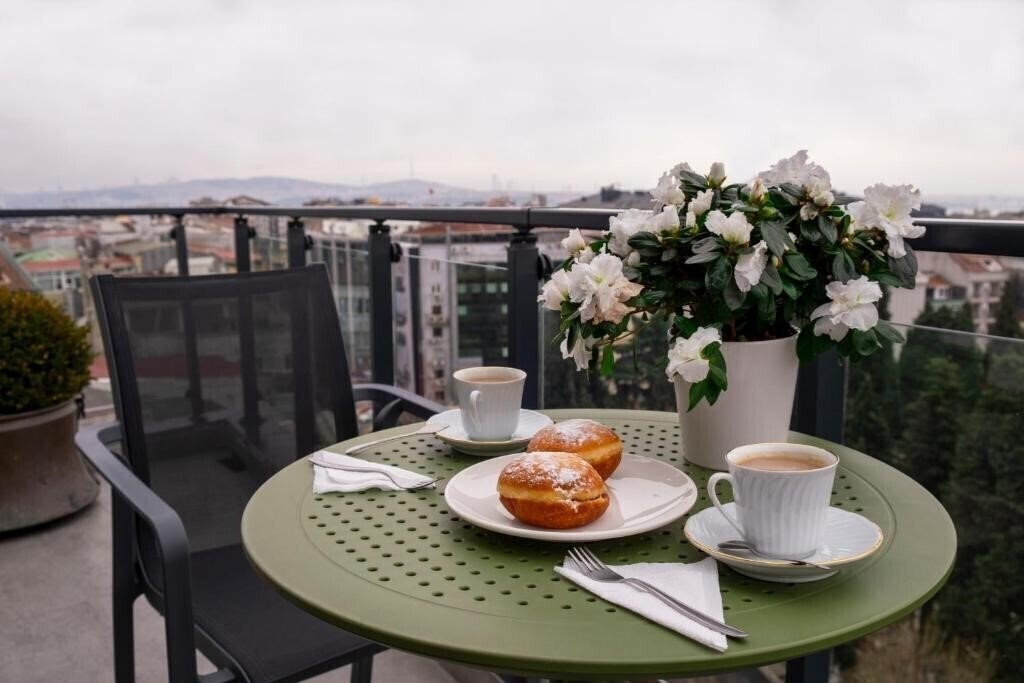 Отель Numi Hotel 5*