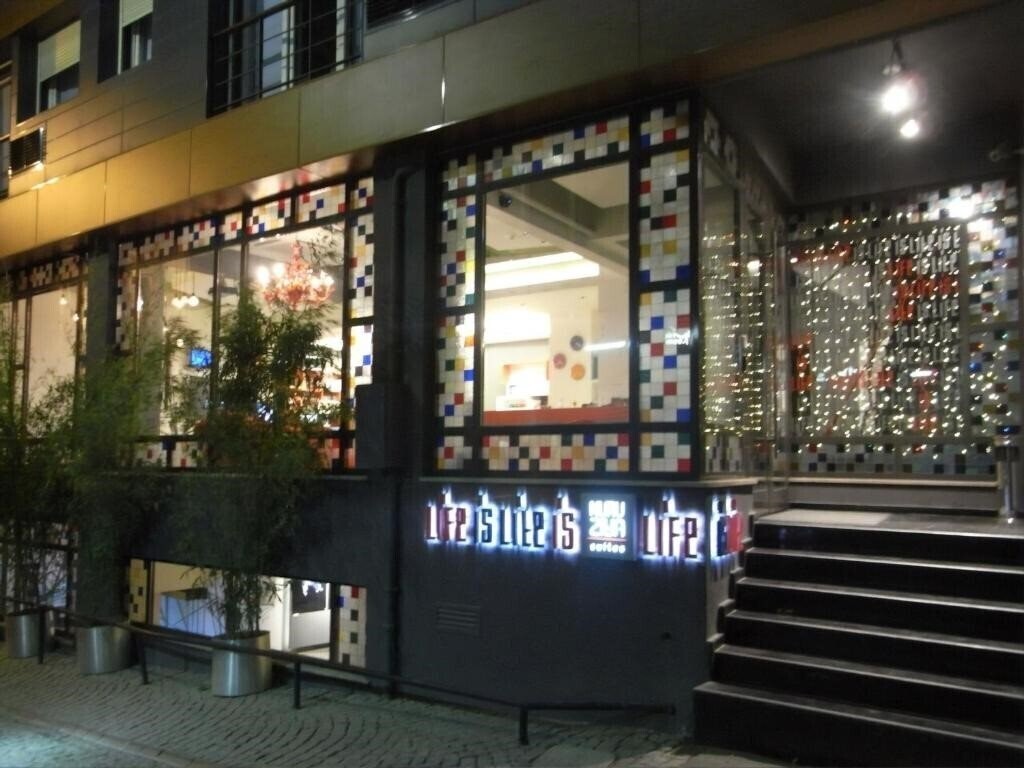 Готель Nuru Ziya Suites 3*