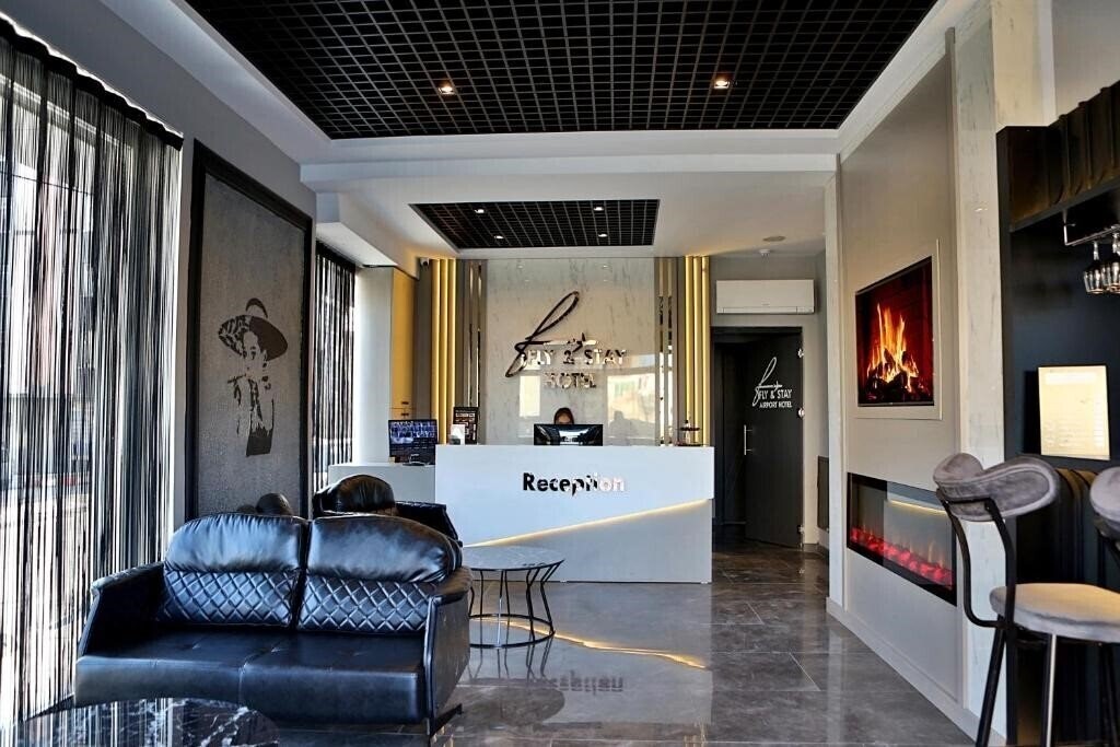 Готель Fly And Stay Airport Hotel 3*