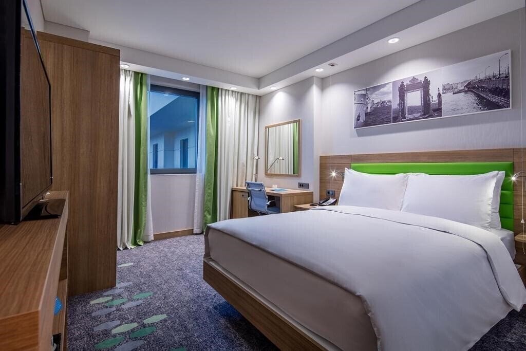 Фото Hampton By Hilton Istanbul Zeytinburnu 4*