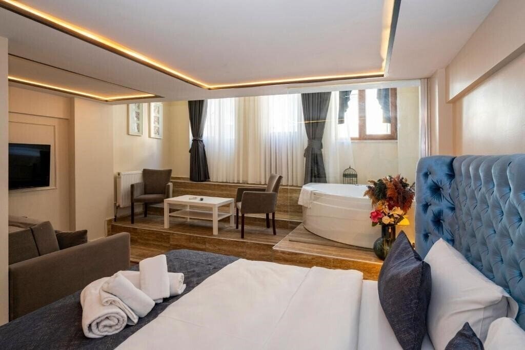 Готель Aiza Suites 3*