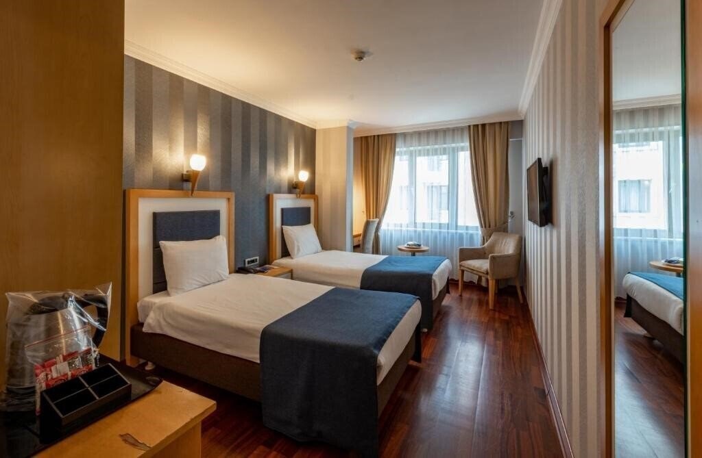Фотографія Nova Plaza Hotel Taksim Square 3*