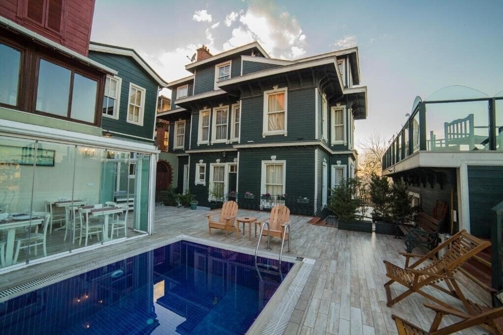 Готель HHK Hotel 4*