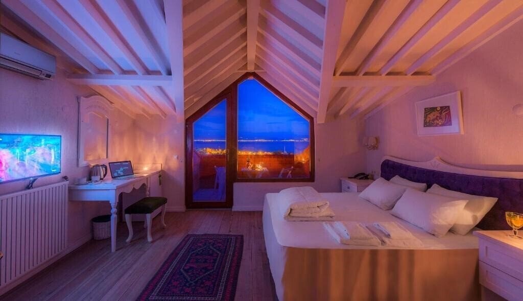 Фото Aeneas Hotel 2*