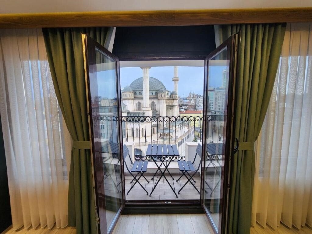 Фото Taksim Landhouse Hotel 4*